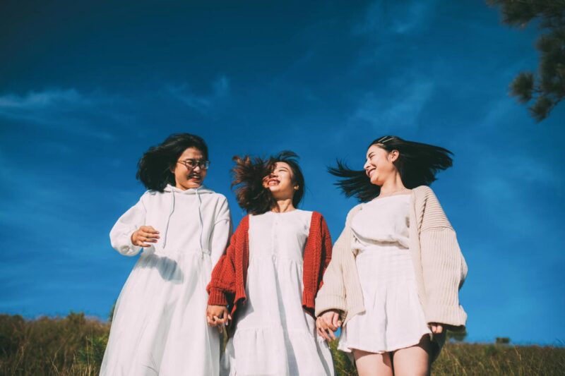 Hình ảnh nhóm bạn thân nắm tay nhau