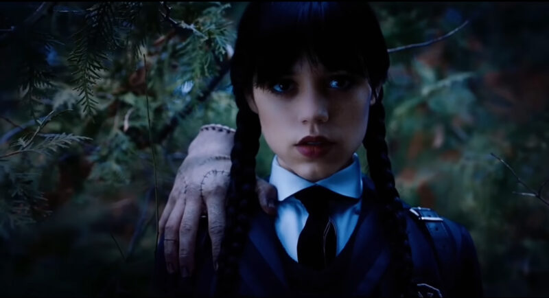 Hình ảnh của Wednesday Addams và bàn tay đáng sợ của anh ta