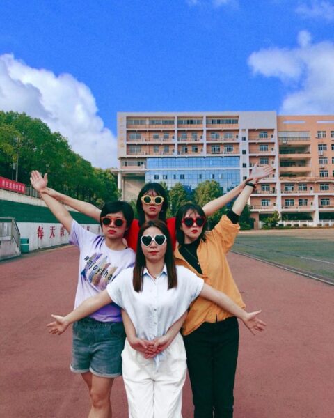 Hình nhóm bạn thân tạo thành ông sao đẹp