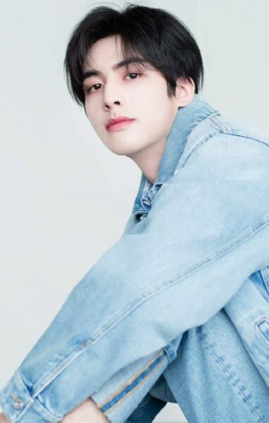 Hình trai đẹp Trung Quốc cười mỉm đáng yêu