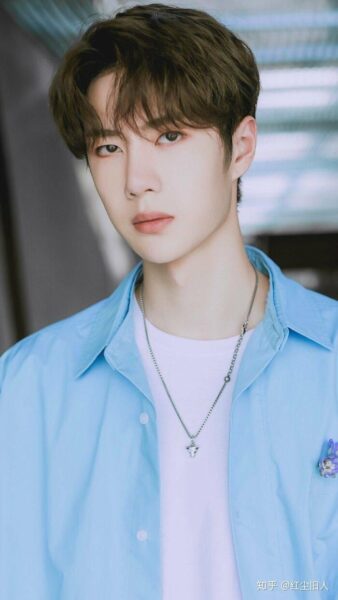 Hình trai đẹp Trung Quốc đang bực bội