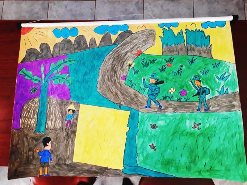 tranh vẽ đề tài 22 12 người lính vẫy tay chào người dân