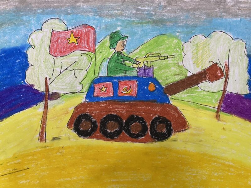 Vẽ tranh chú bộ đội lái xe tăng