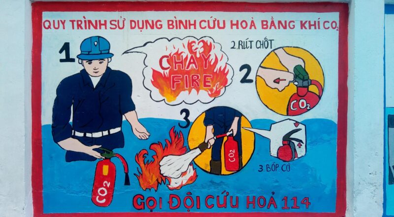 Vẽ tranh phòng chống cháy nổ học cách sử dụng bình cứu hoả
