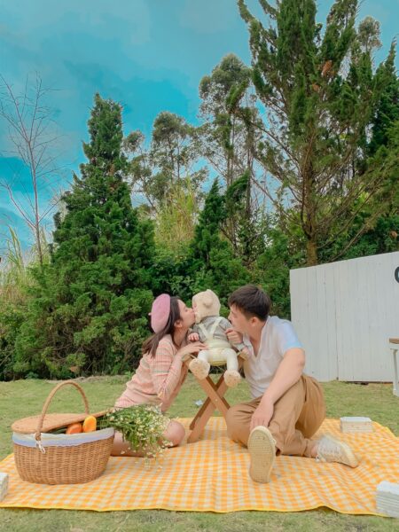 ảnh gia đình cùng nhau đi Picnic