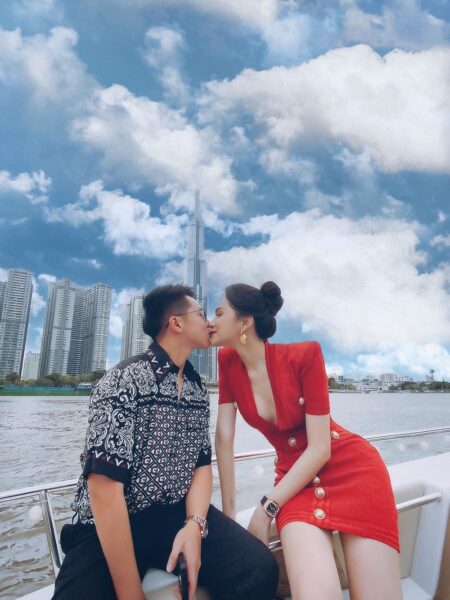 hình ảnh hôn nhau của Mat Liu và Hương Giang