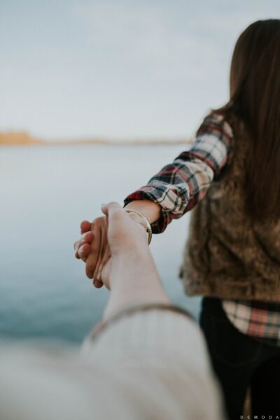 Hình ảnh nắm tay người yêu đẹp