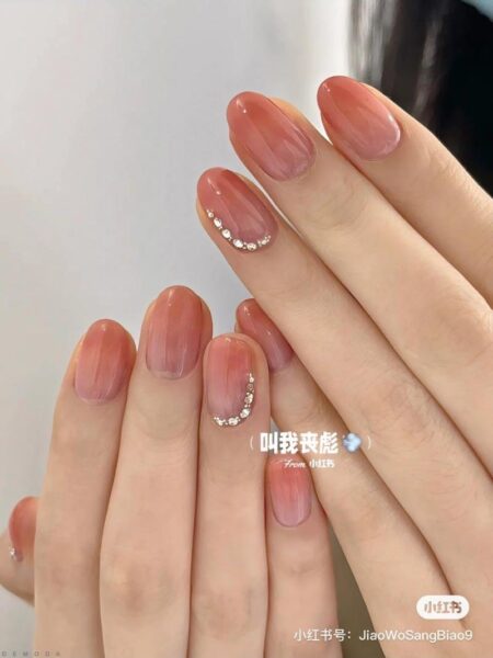 Mẫu nail móng ngắn nhẹ nhàng tôn da